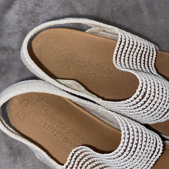 0103 Sketchers Luxe Foam Sandals - Picture 5 of 9